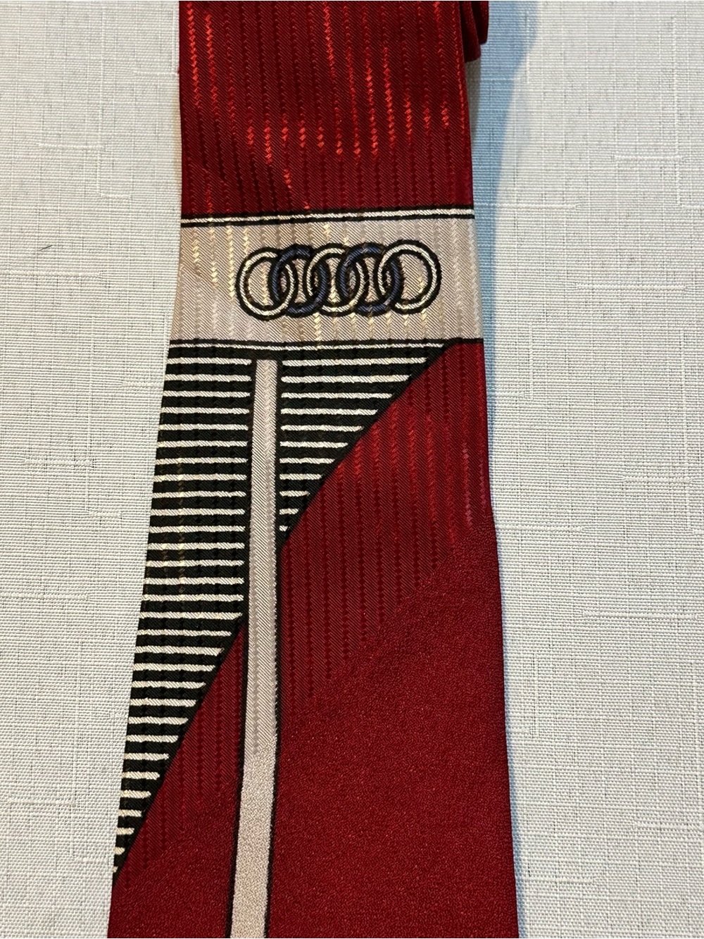 Vintage Red Four Ring Geometric Retro Necktie